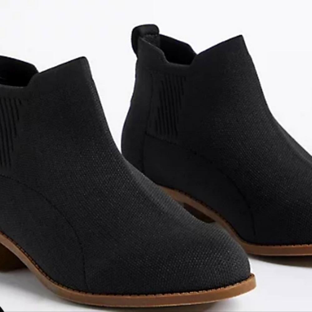 Torrid knit booties size 9